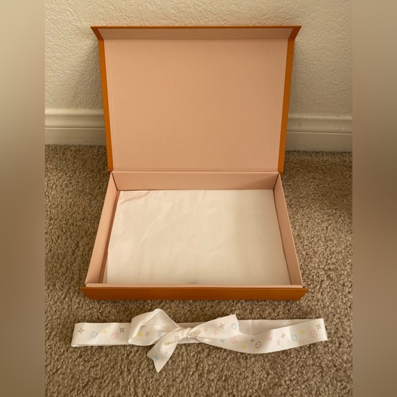 Authentic Louis Vuitton Magnetic Gift Box w/ Ribbon - Picture 2 of 4